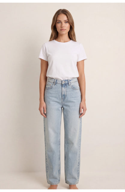 Women's High-Waist Straight-Leg Jeans | Light Blue Wash | Five-Pocket Cut